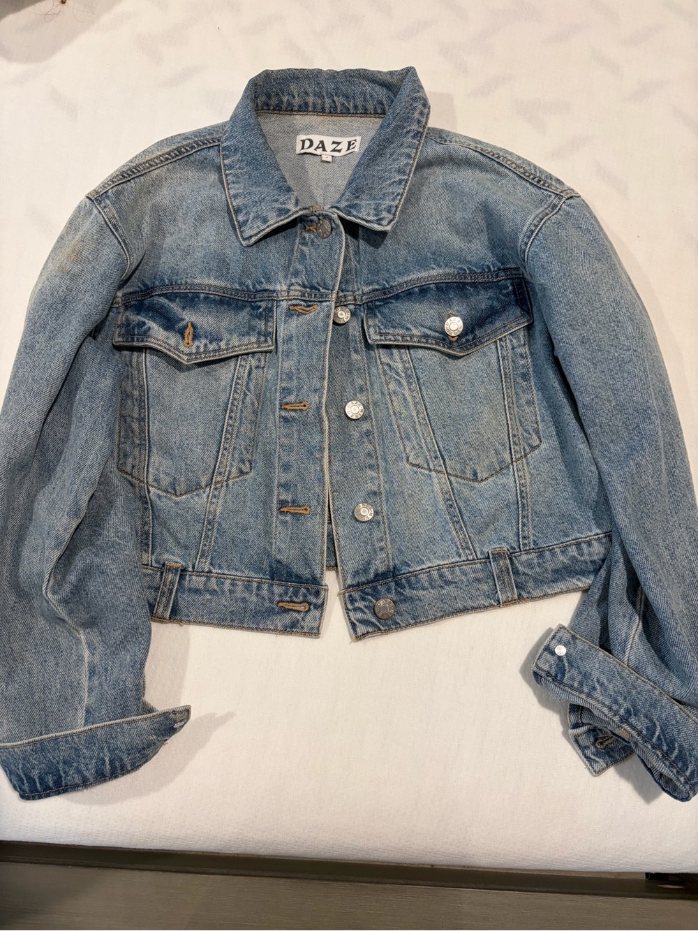 DAZE Women's Light Wash Cropped Denim Jacket